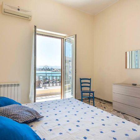 Casetta Vista Mare In Piazza A Mondello Palermo Eksteriør bilde